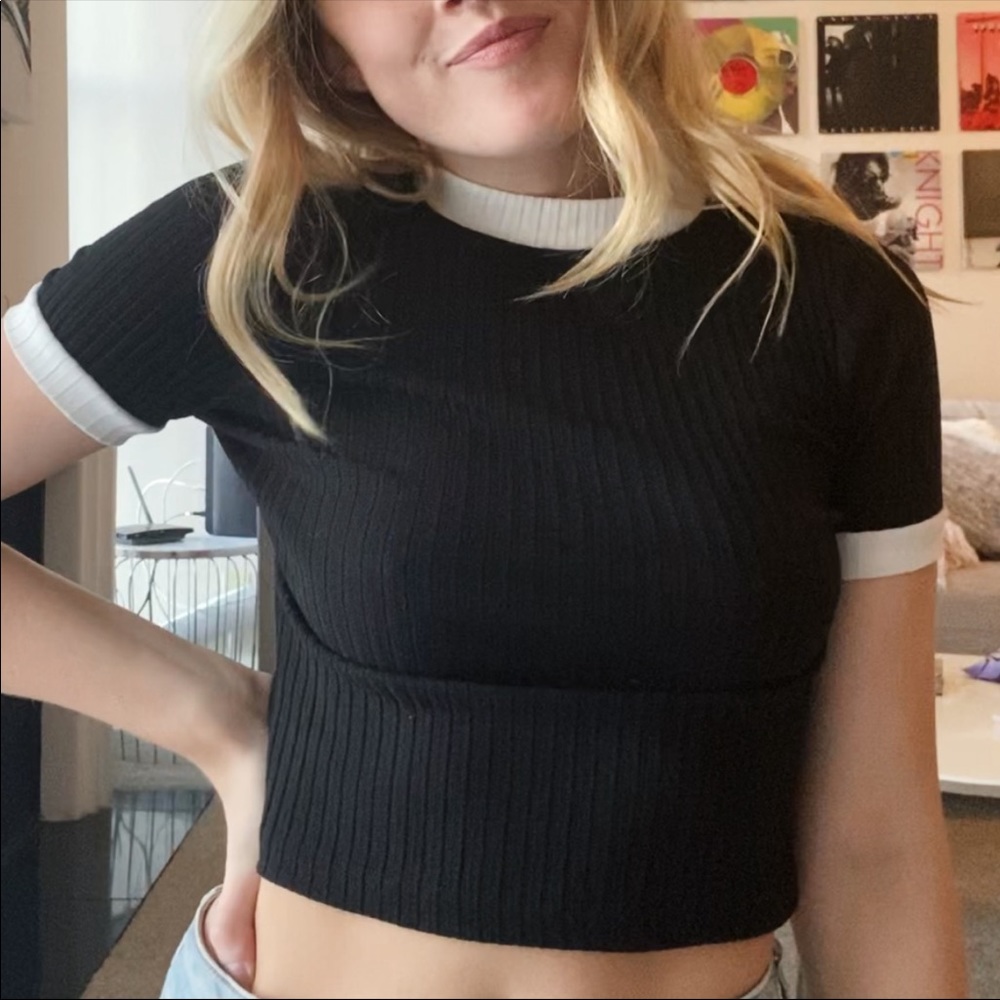 Brandy Melville 🖤 black and white crop top